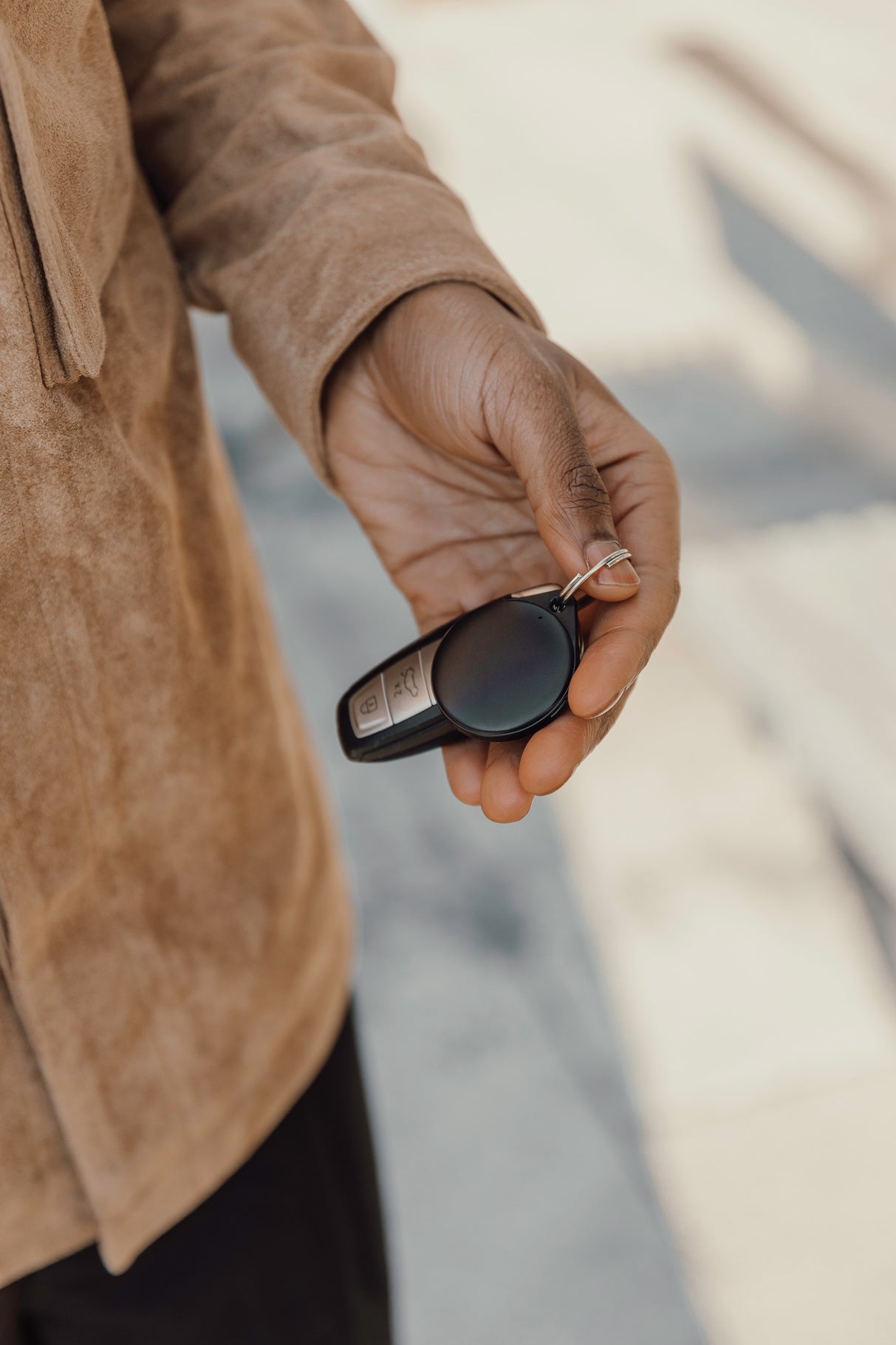 Findpop Dual held in hand