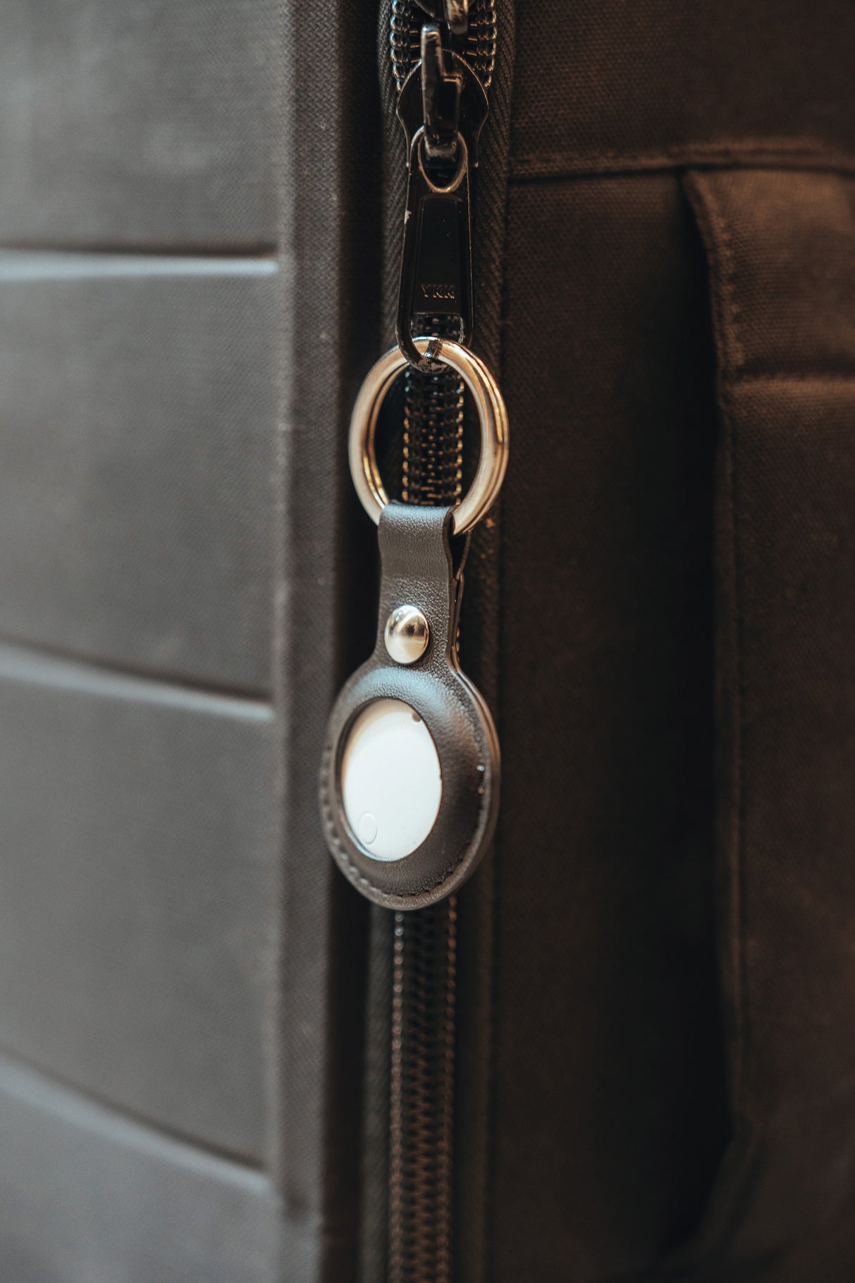 Findmate Dual attached to a bag