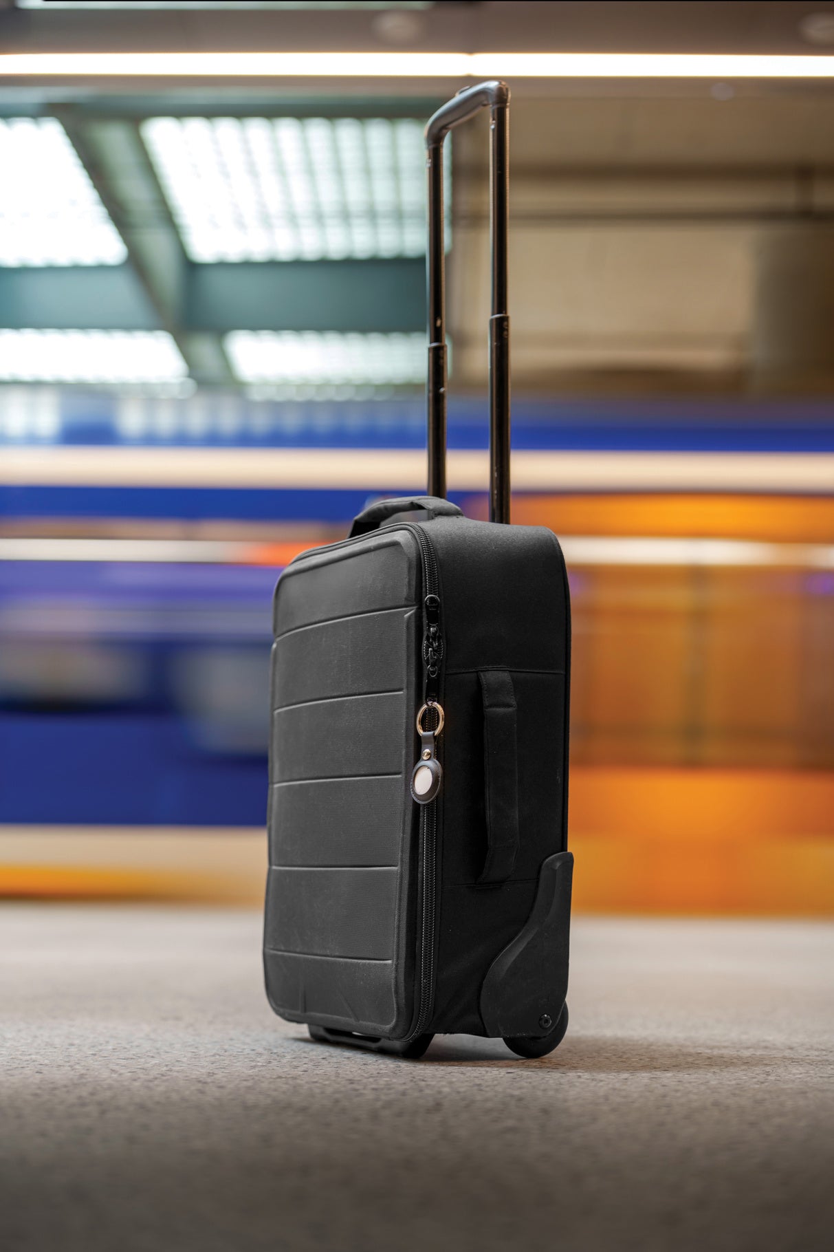 Findmate Dual on luggage while travelling